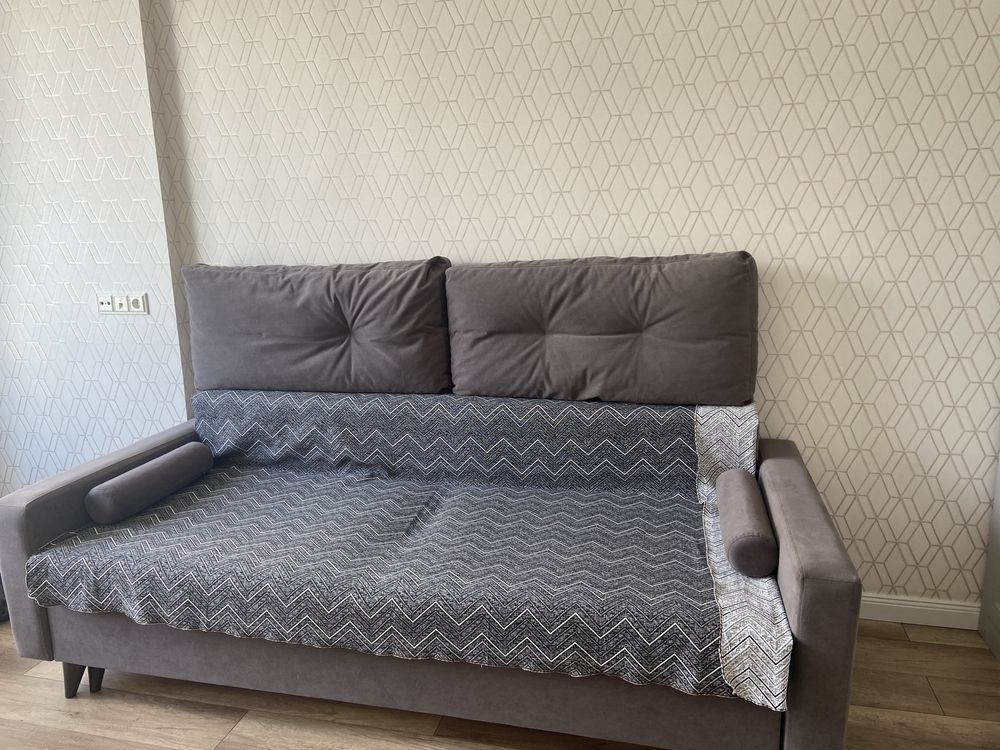 Диван серого цвета