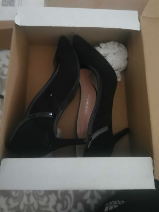 Pantofi cu toc noi marime 38
