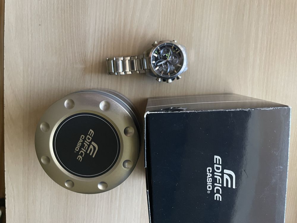 Часовник Casio Edifice EQB-500