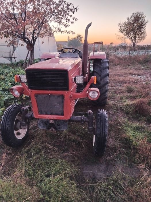 Vând tractor universal 550