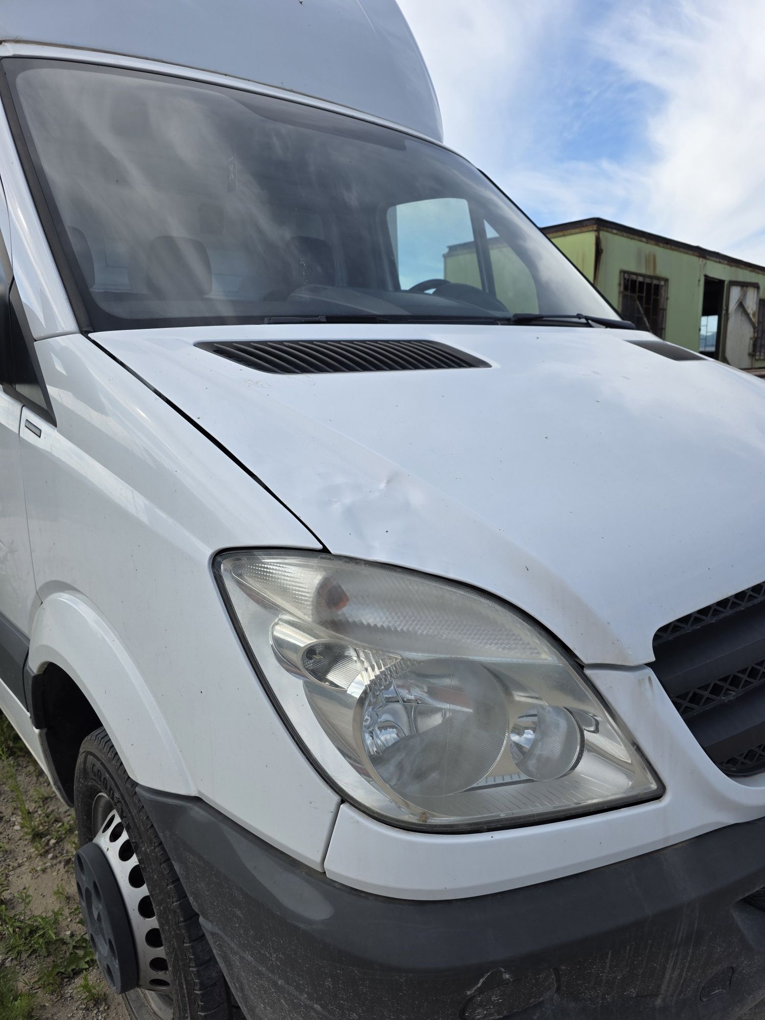 Продавам предница за Mercedes Sprinter W906