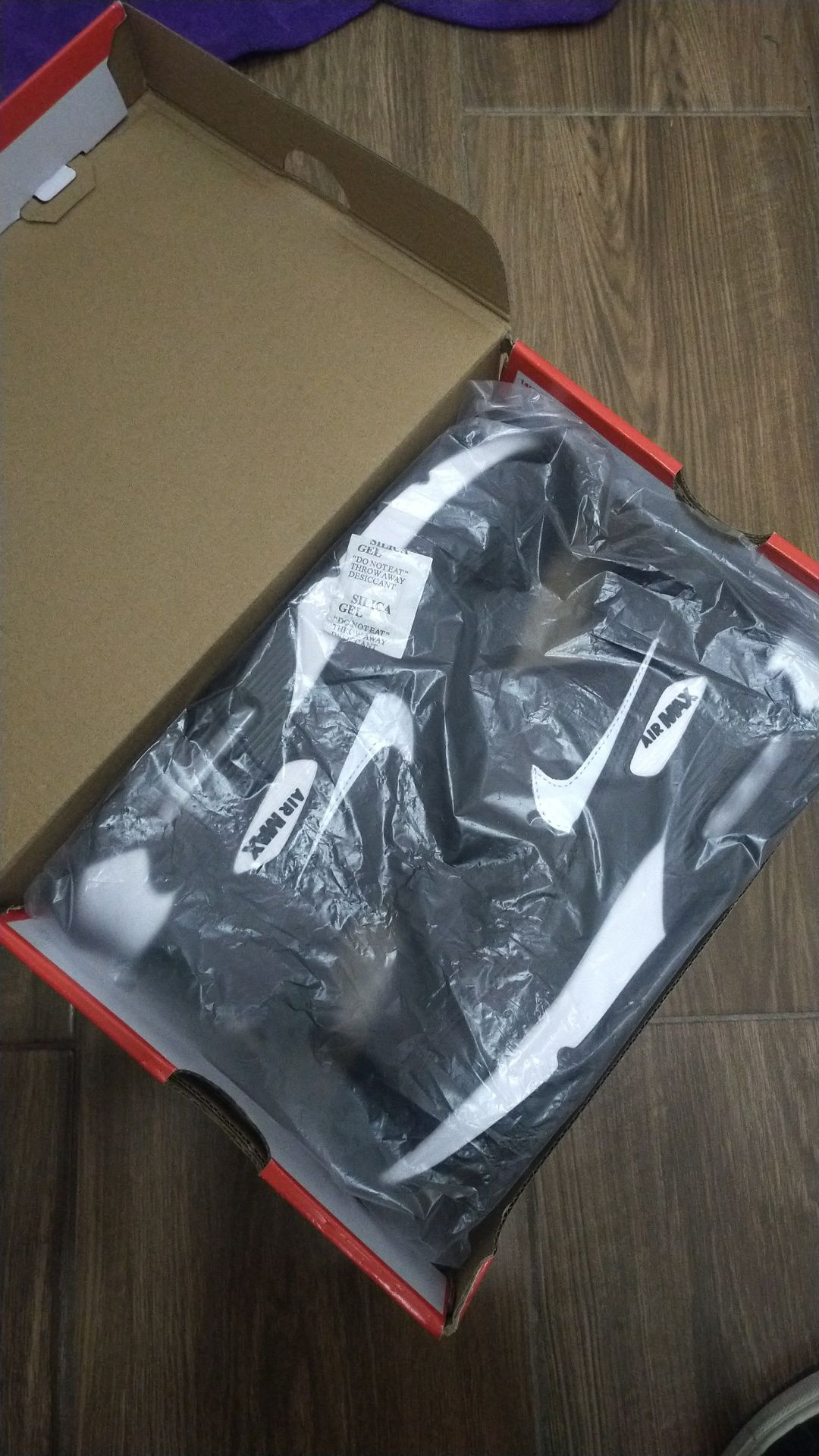 Кроссовки Nike Air Max 90 в черном цвете.