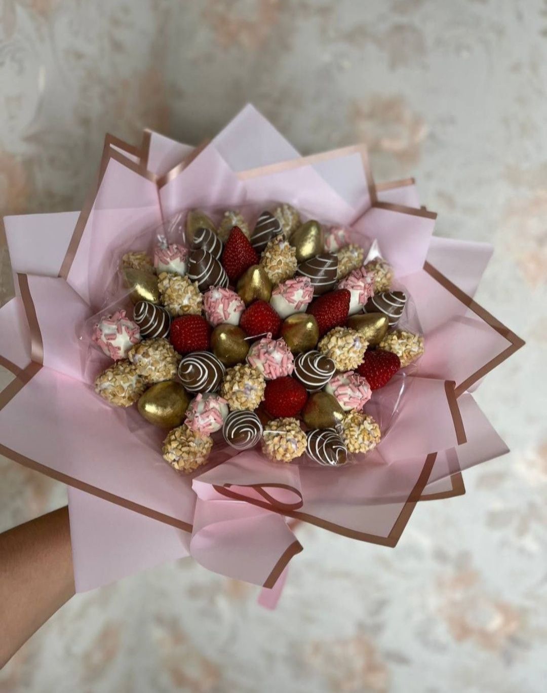Клубника в шоколад, букет, цветы, гул, подарок, розы, десерт 8март,