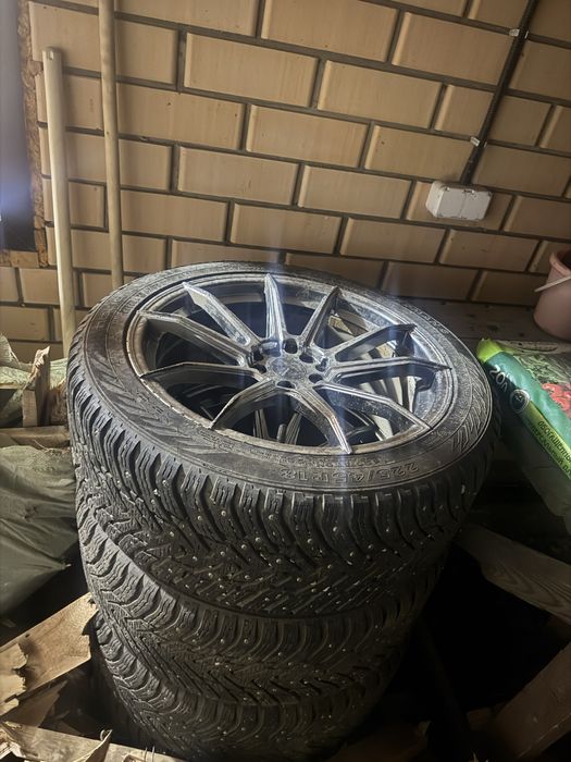Продам диски на кию к 5 с шинами