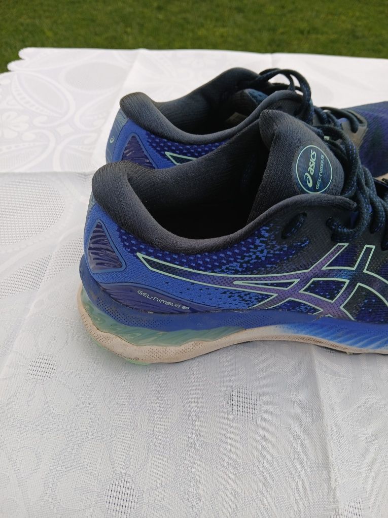 Маратонки asics и adidas