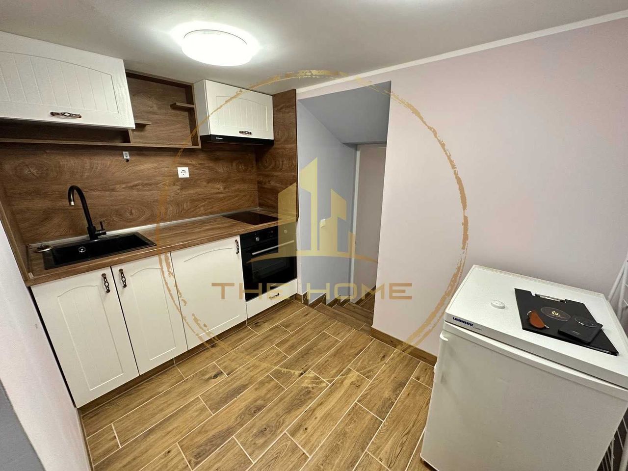 Дава се под наем Двустаен апартамент в Варна, Център - 40 кв.м за 350 € - Снимка #2