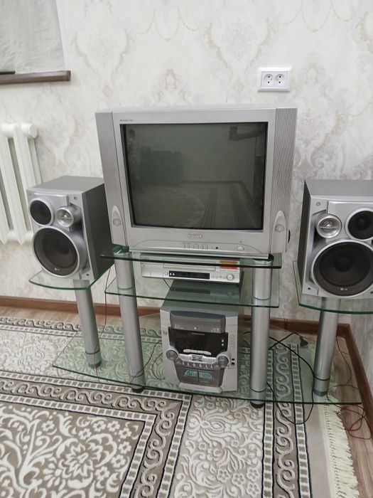 Televizor patstafka vidiomagnitafon
