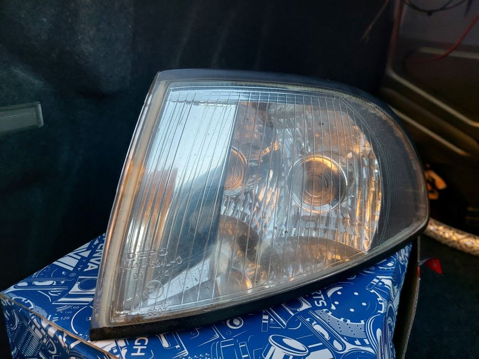 продам передний левый поворот  Ауди А 4