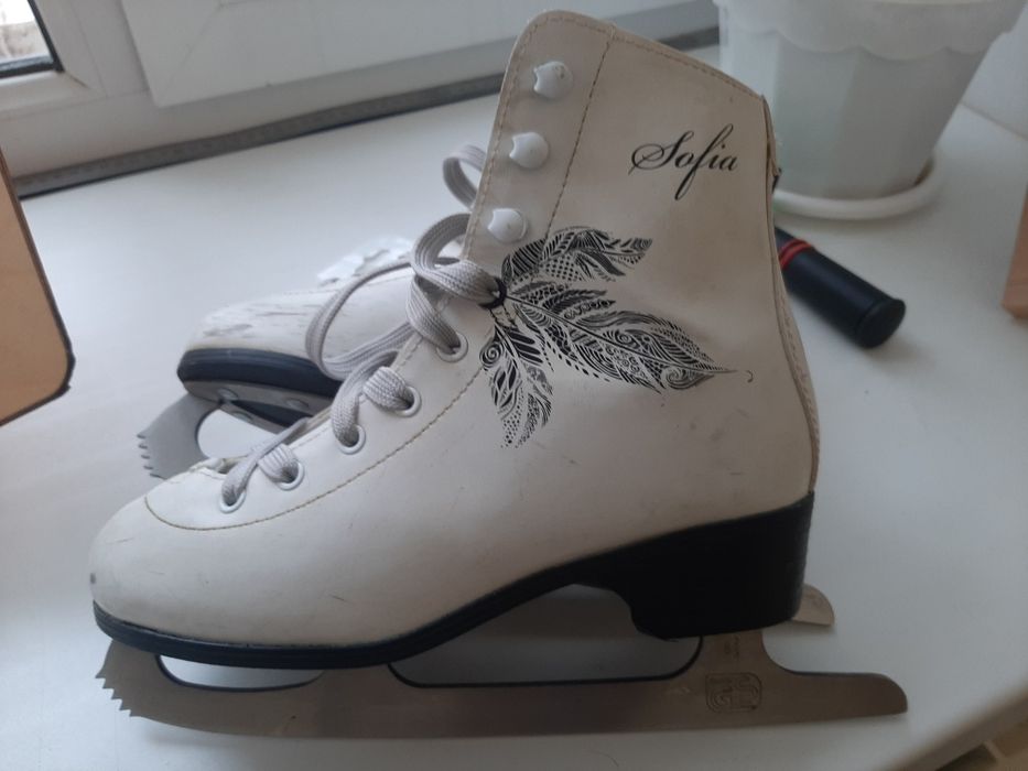 Продам коньки фигурные
