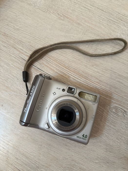 Цифровой компактный фотоаппарат Canon PowerShot A520, серебристый