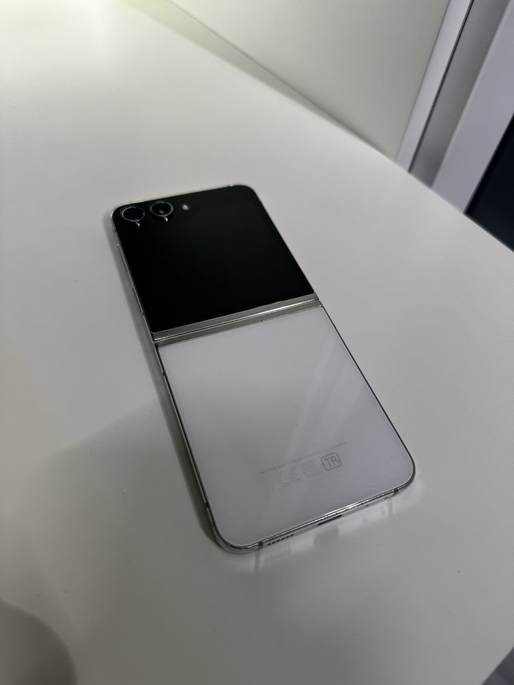 SAMSUNG zflip 5.