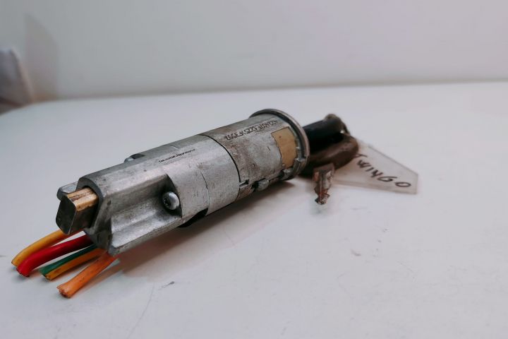 Contact Pornire cu Cheie 422407F / F3597 Renault Twingo prima generat