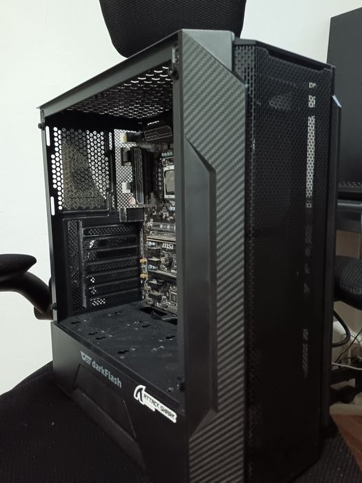 Vând carcasă      .