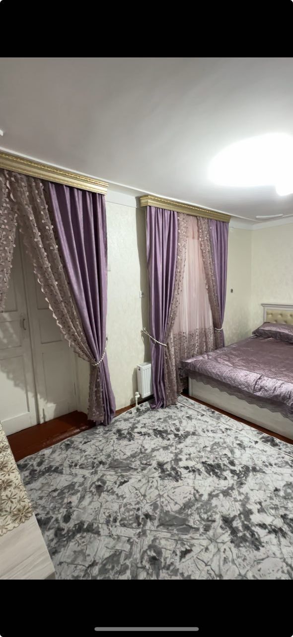 Чорсу бозори яқинида шинам ховли сотилади.4,33 сотих.8 хона.