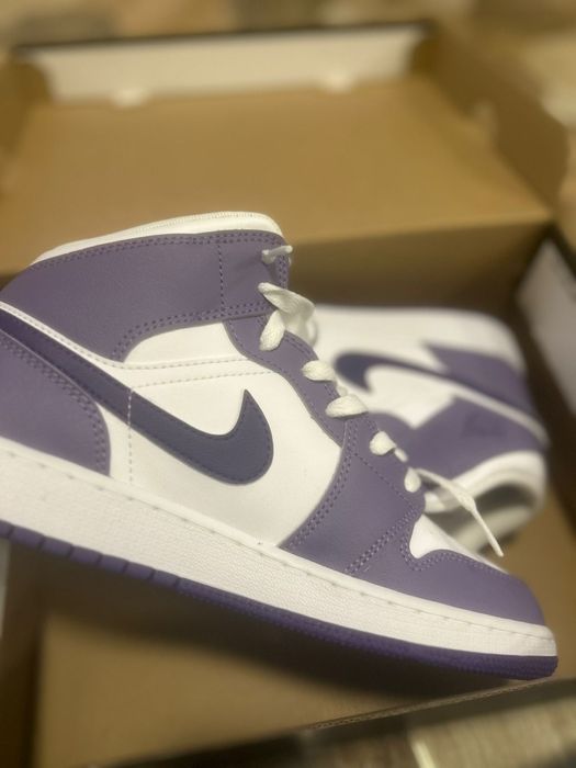 AIR JORDAN 1 MID 24.5 cm