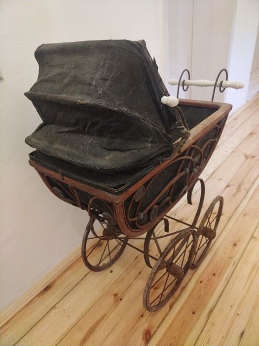 Винтидж ретро количка за кукли Викториански стил 
Викториански стил
Ръ