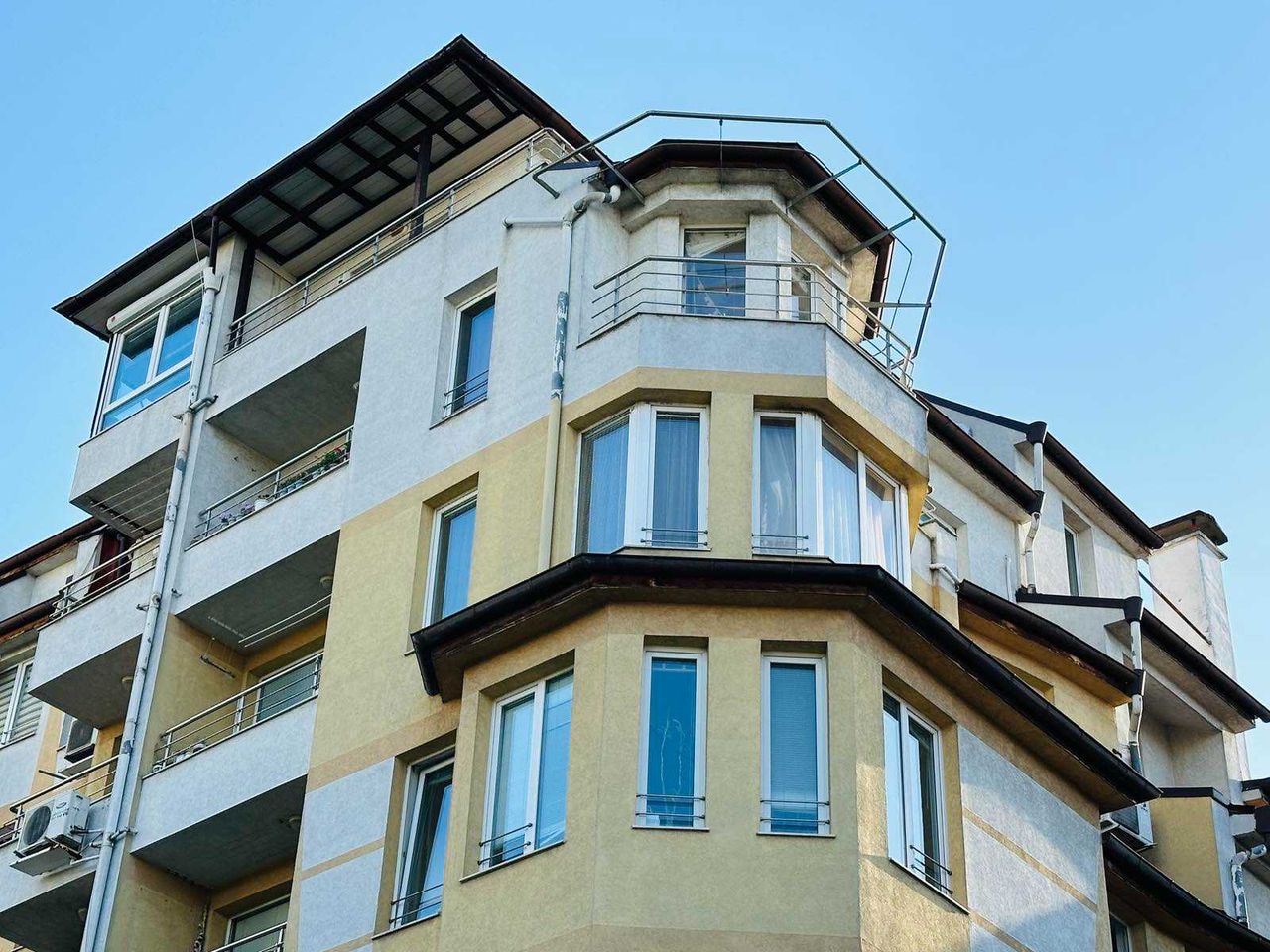 Продава се Тристаен апартамент в София, Редута - 95 кв.м за 3158 €/кв.м - Снимка #16
