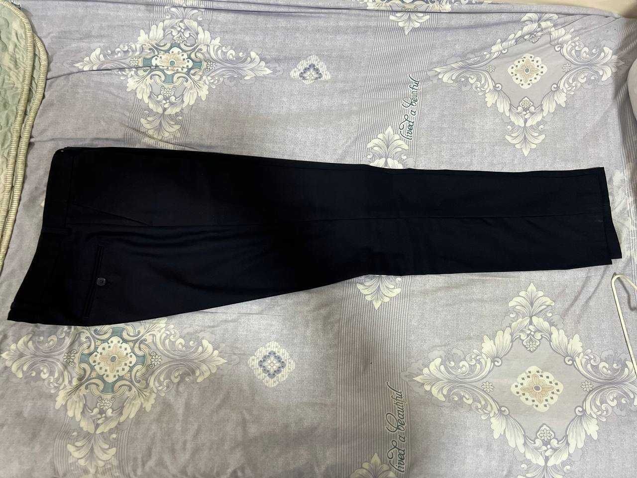 Deyarli yangi dvoyka kastyum to'q ko'k rangda (MONREAL)