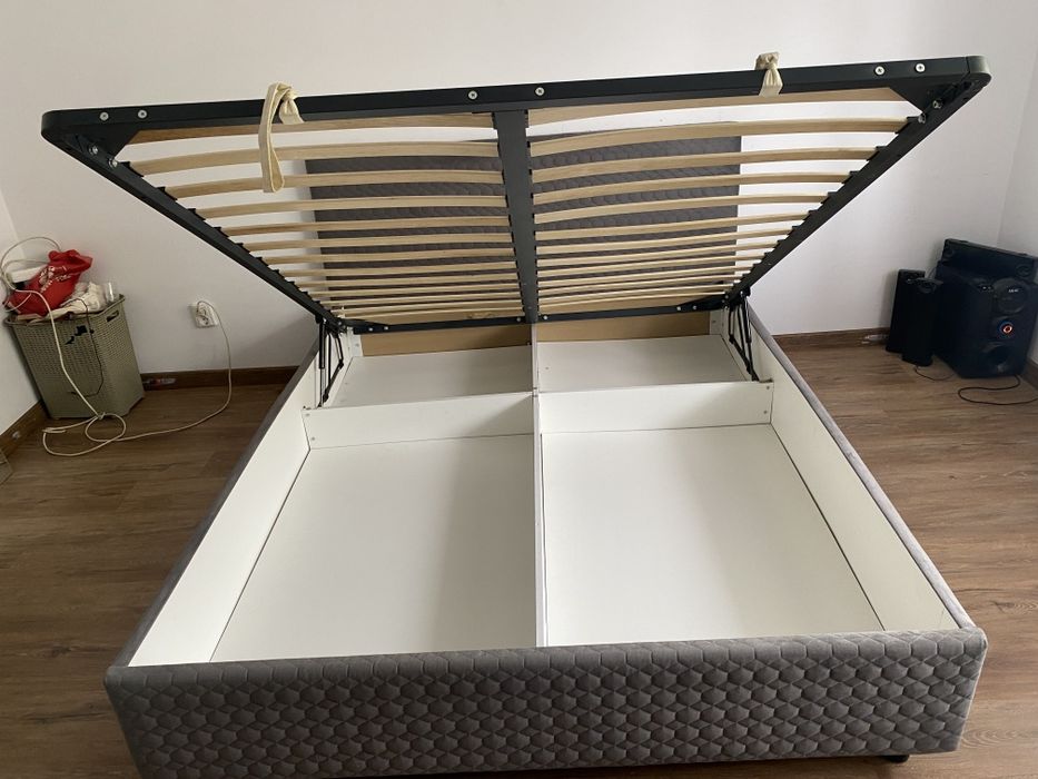 pat matrimonial tapițat