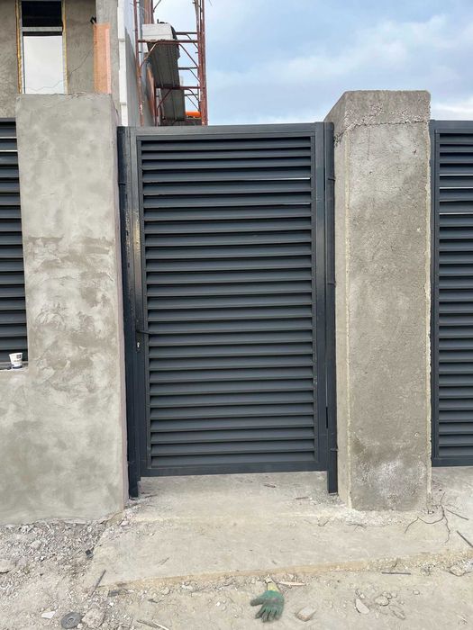 Garduri si porti stil jaluzea, sipca metalica, tabla cutata