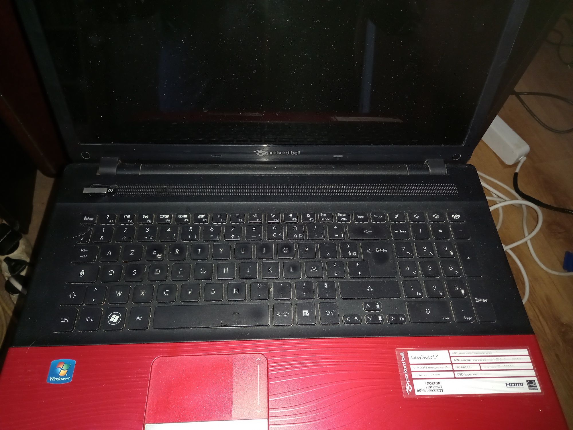 Vând sau schimb laptop Packard bell