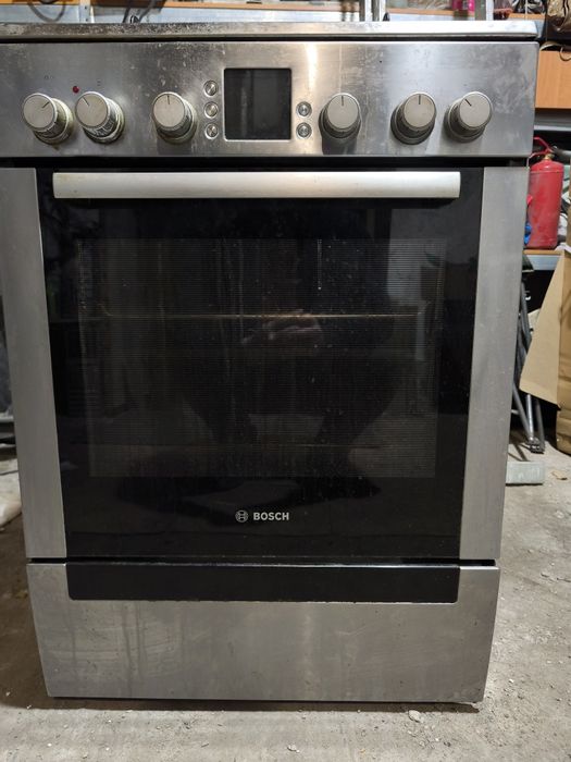 Газовая плита трёх камфорная с электрической камфоркой марки Bosch.