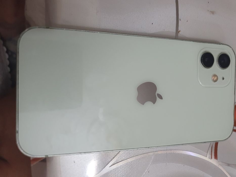 Iphone 12 в добро състояние