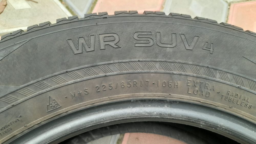 Vând 4 anvelope de iarna 225 65 r17 NOKIAN