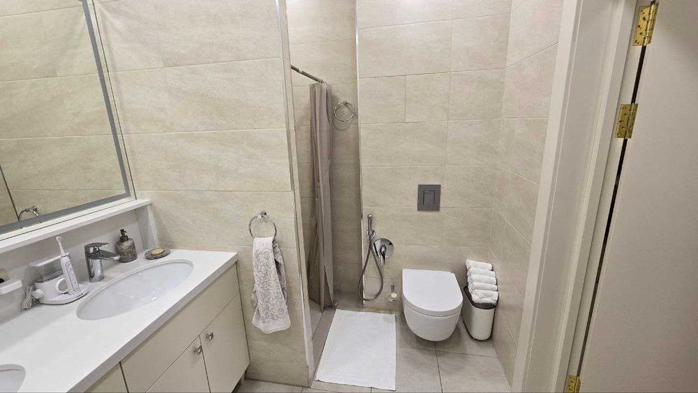 Продаётся квартира 160м2 с классическим ремонтом ор-р. гос.Grand Mir"