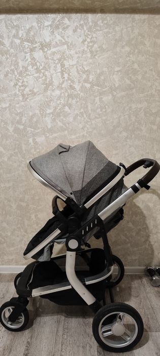 Продам качественную коляску новая!