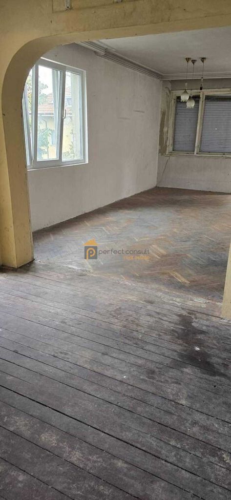 Продава се Тристаен апартамент в Пловдив, Христо Смирненски - 100 кв.м за 1850 €/кв.м - Снимка #8