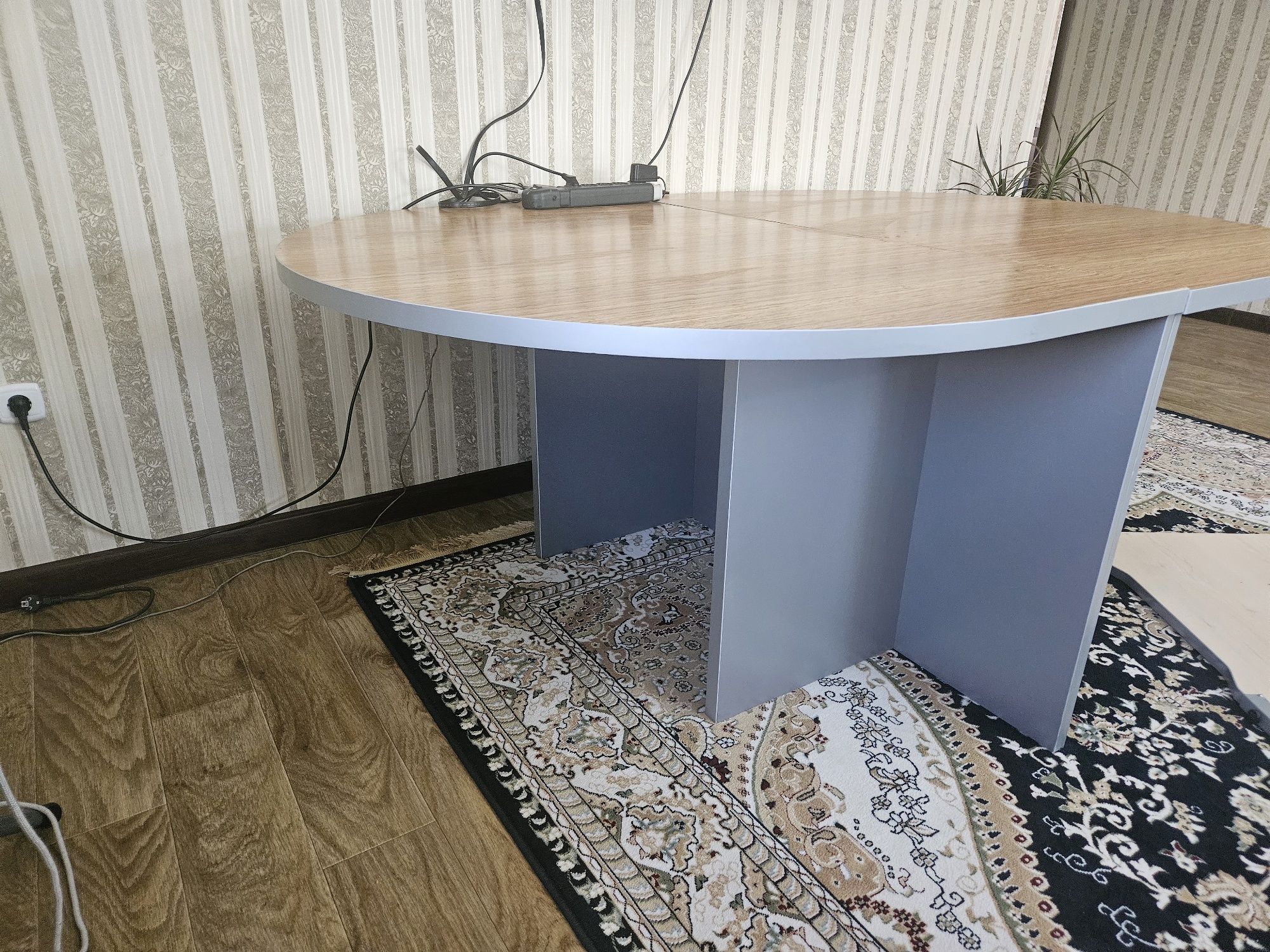 Продам стол. Можно для офиса