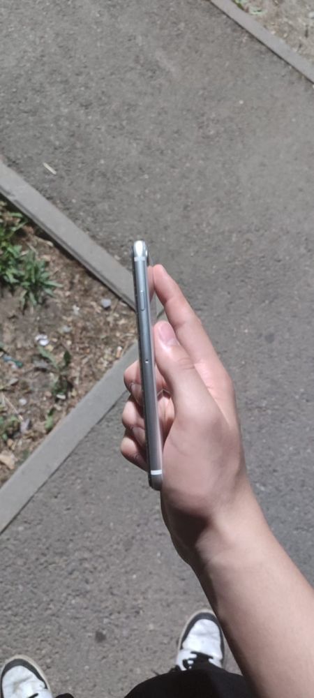 СРОЧНО продам Iphone se 2020 в идеальном состоянии