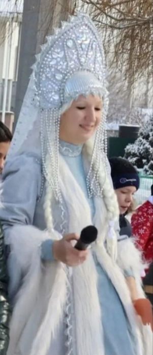 Продам костюм Снегурочки