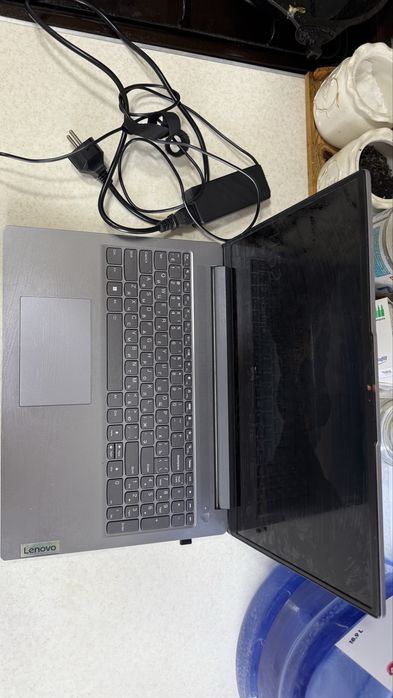 Ноутбук Lenova новый  зарядка есть в комплекте