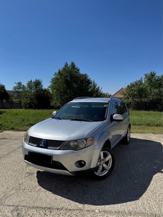 Mitsubishi Outlander 2.0 DID 4x4 7 locuri