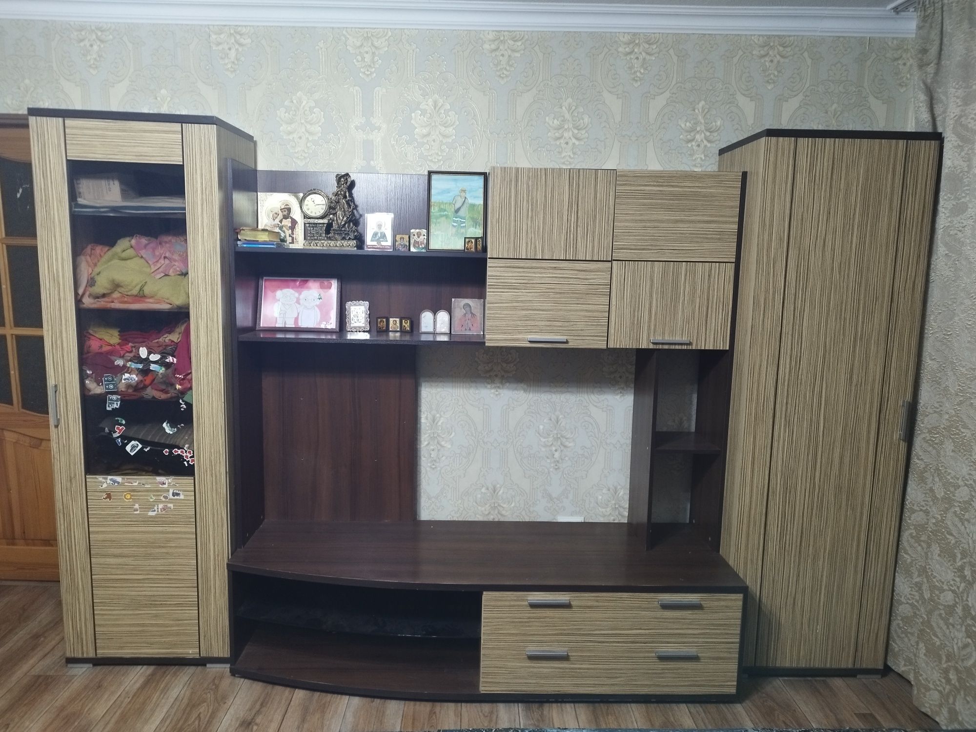 Продам горку в гостиную в хорошем состоянии
