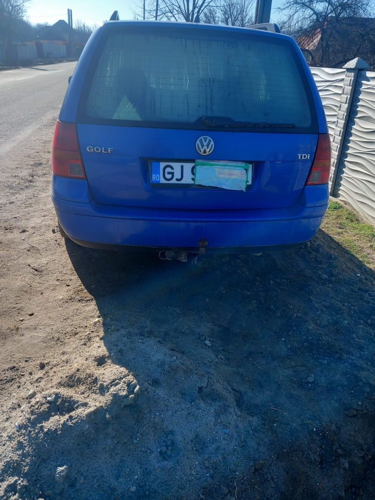 Vând Golf 4,anul 2000!!!