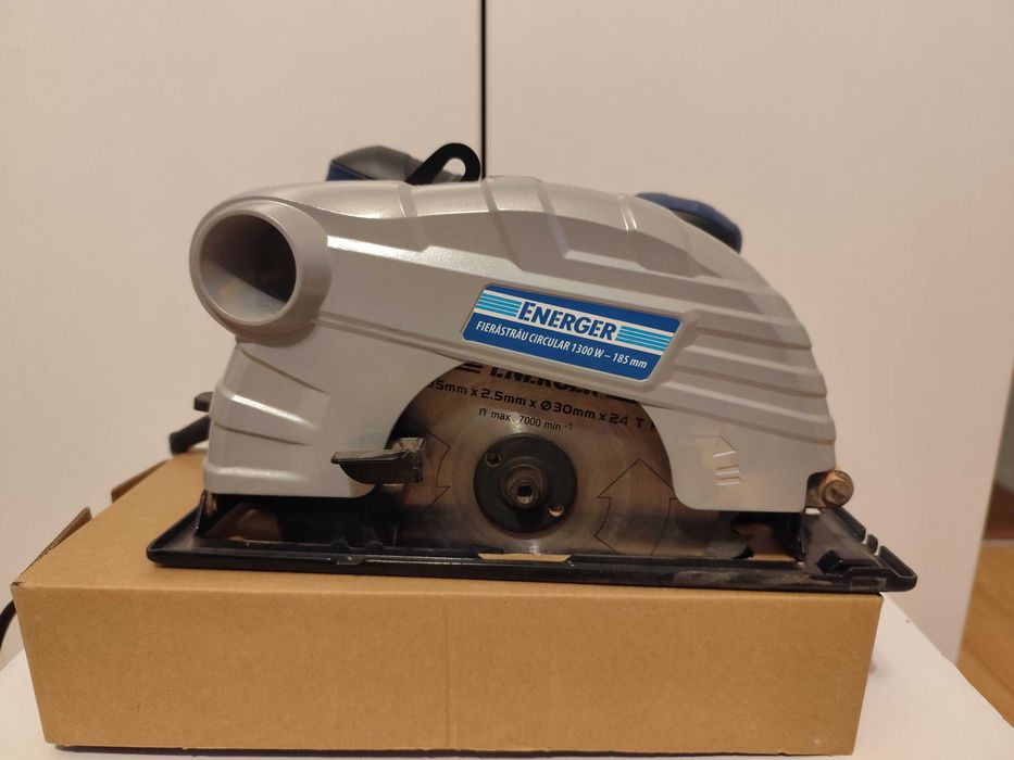 Vând fierăstrău circular