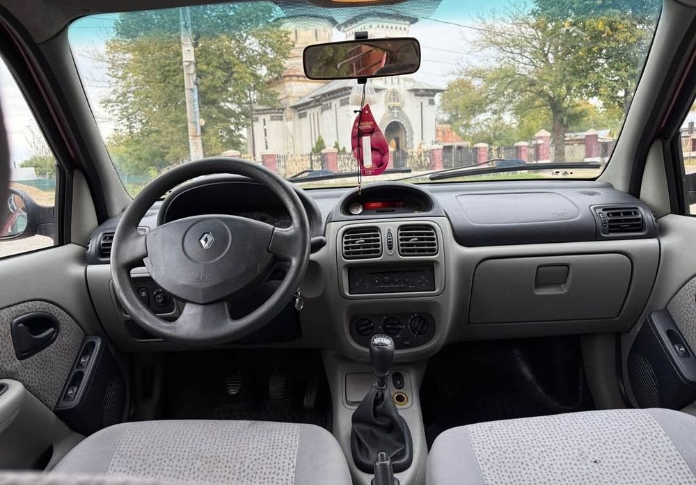 Vând sau schimb renault