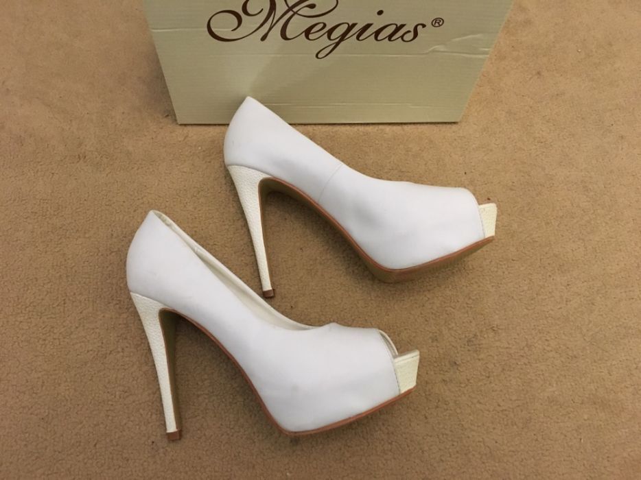 Дамски бели обувки 38