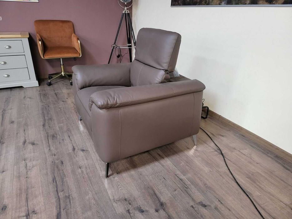 Кафяв кожен фотьойл с ел релакс механизъм и подгряваща функция