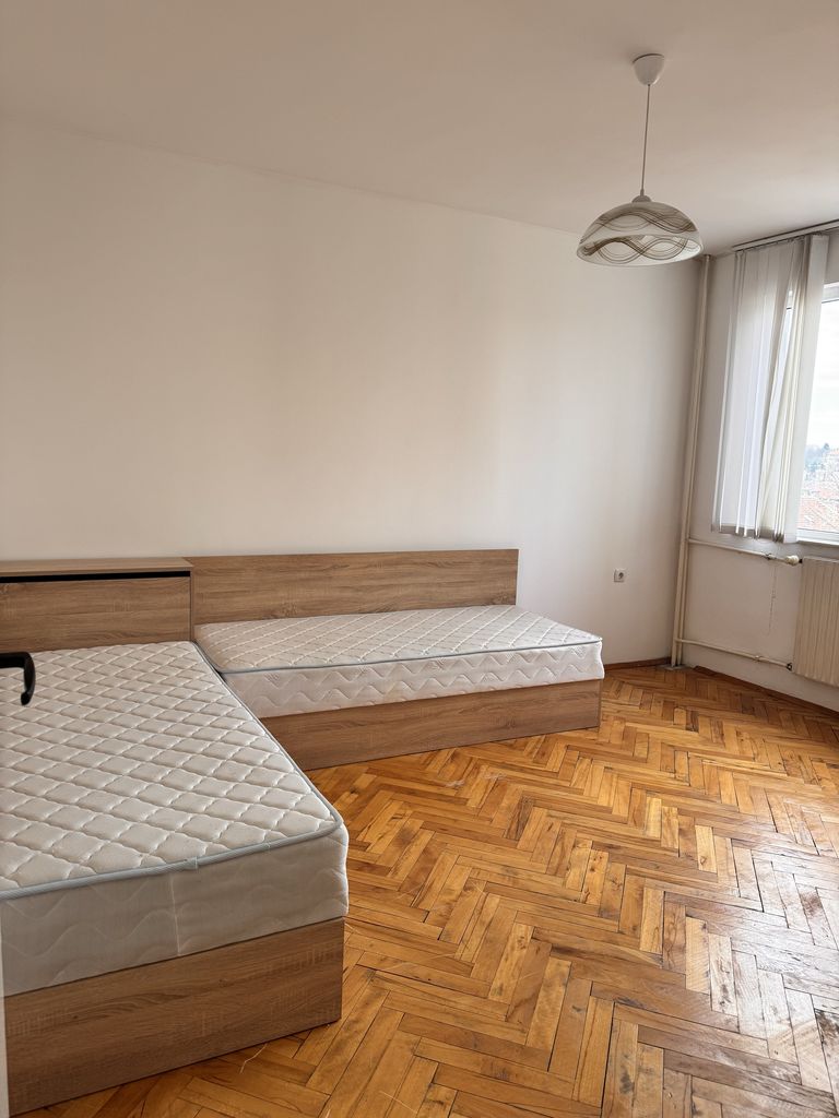Дава се под наем Тристаен апартамент в Плевен, Широк център - 100 кв.м за 433.5 € - Снимка #13