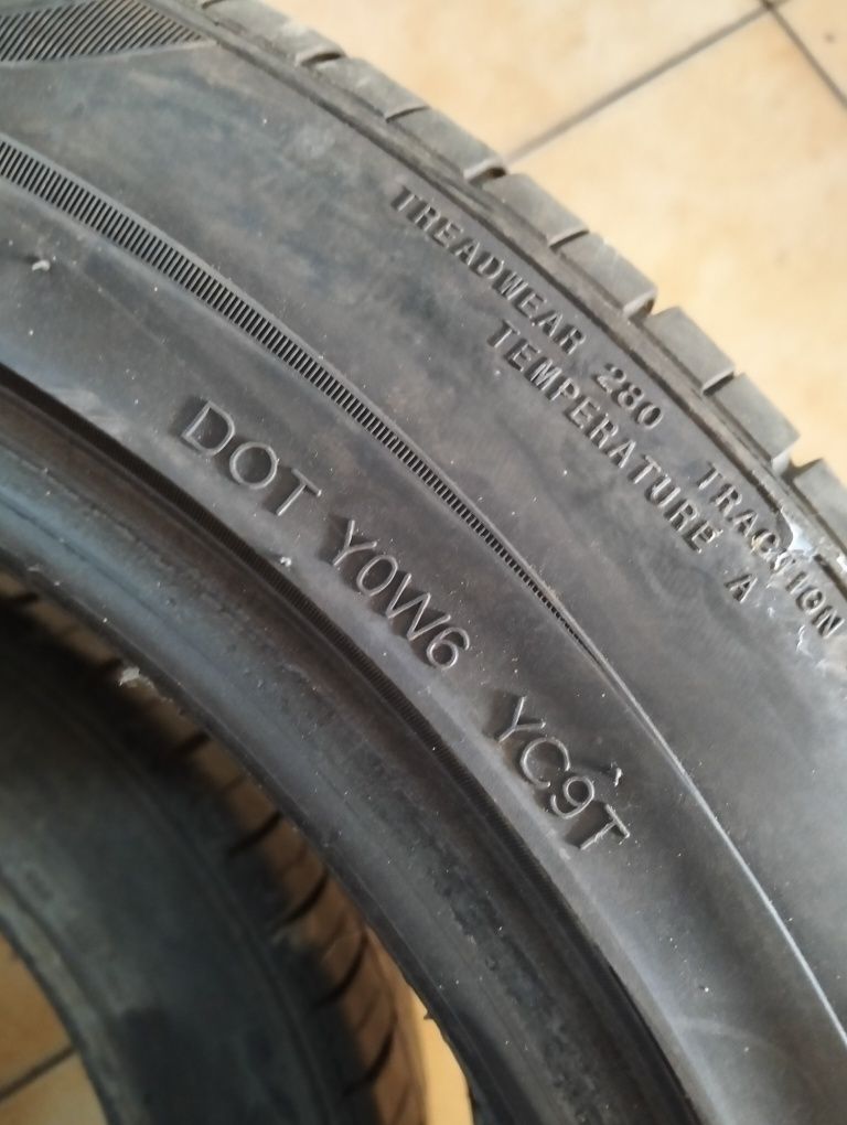 Vând 2 anvelope R18