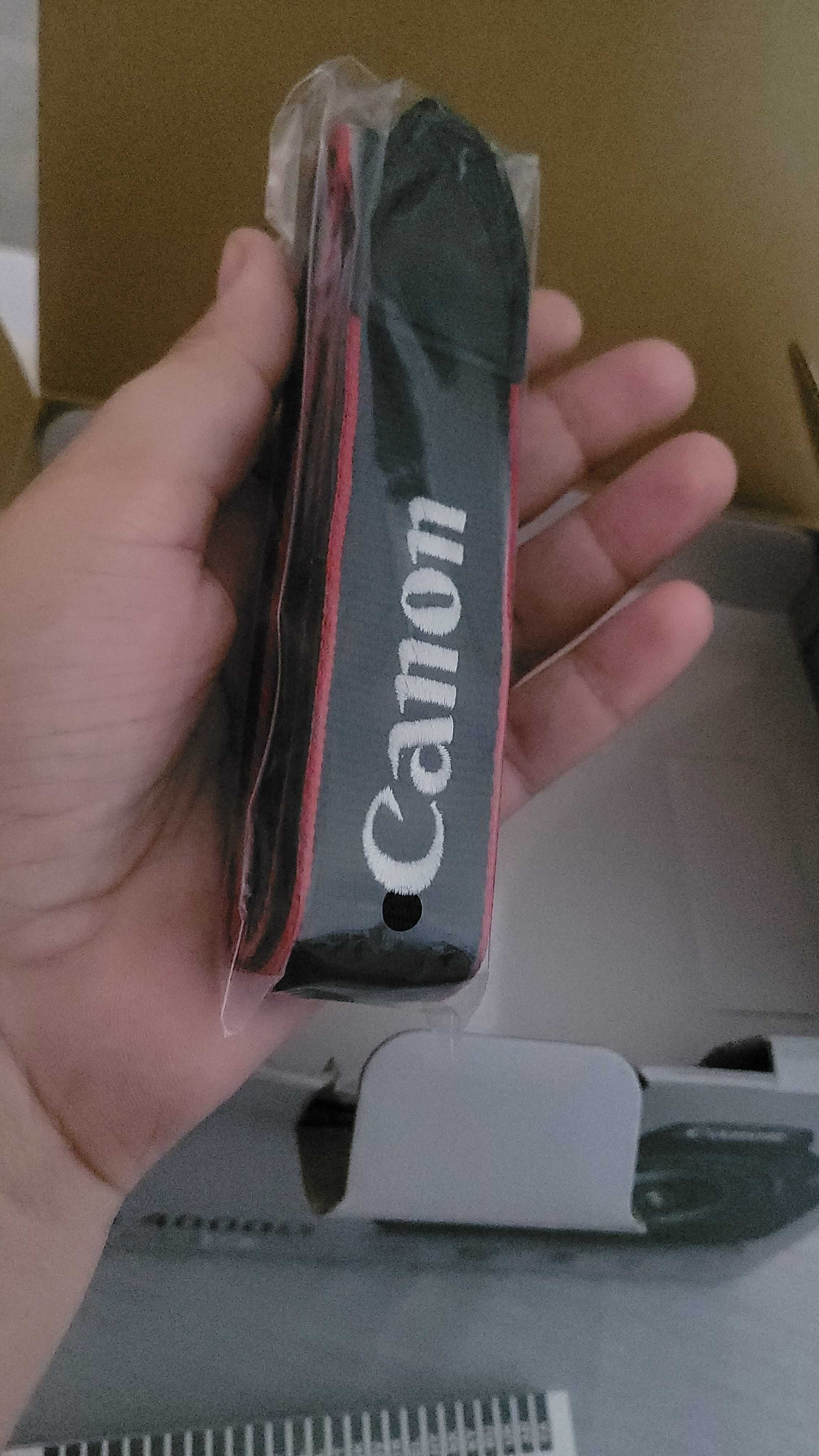 Aparat foto DSLR Canon 4000D 18.7Mpx Kit EF-S 18-55mm DCIII Nou