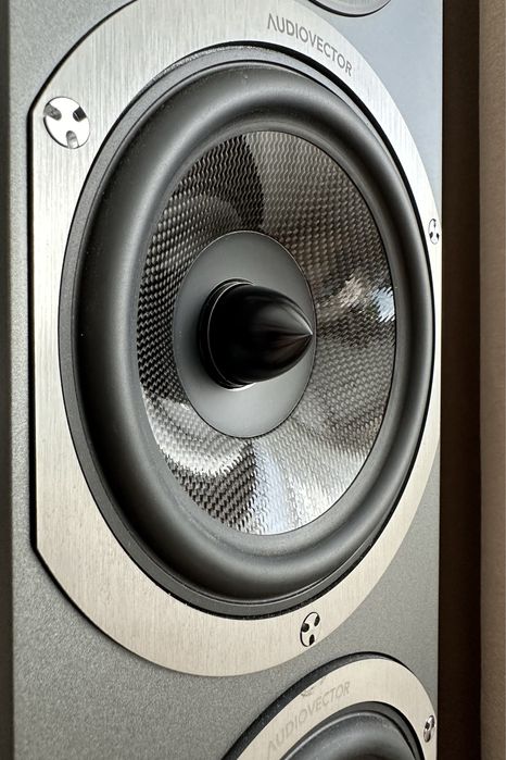 Audiovector R3 Avantgarde walnut