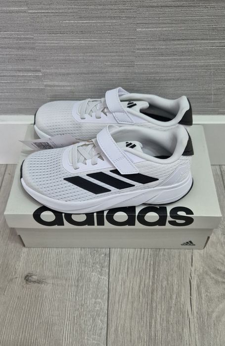 Кроссовки Adidas новые размер 32 без торга