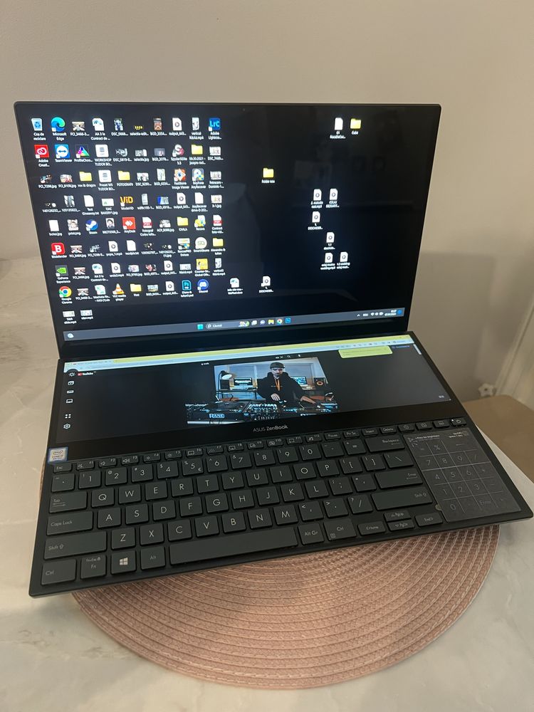 Laptop asus zenbook pro duo  ux581gv