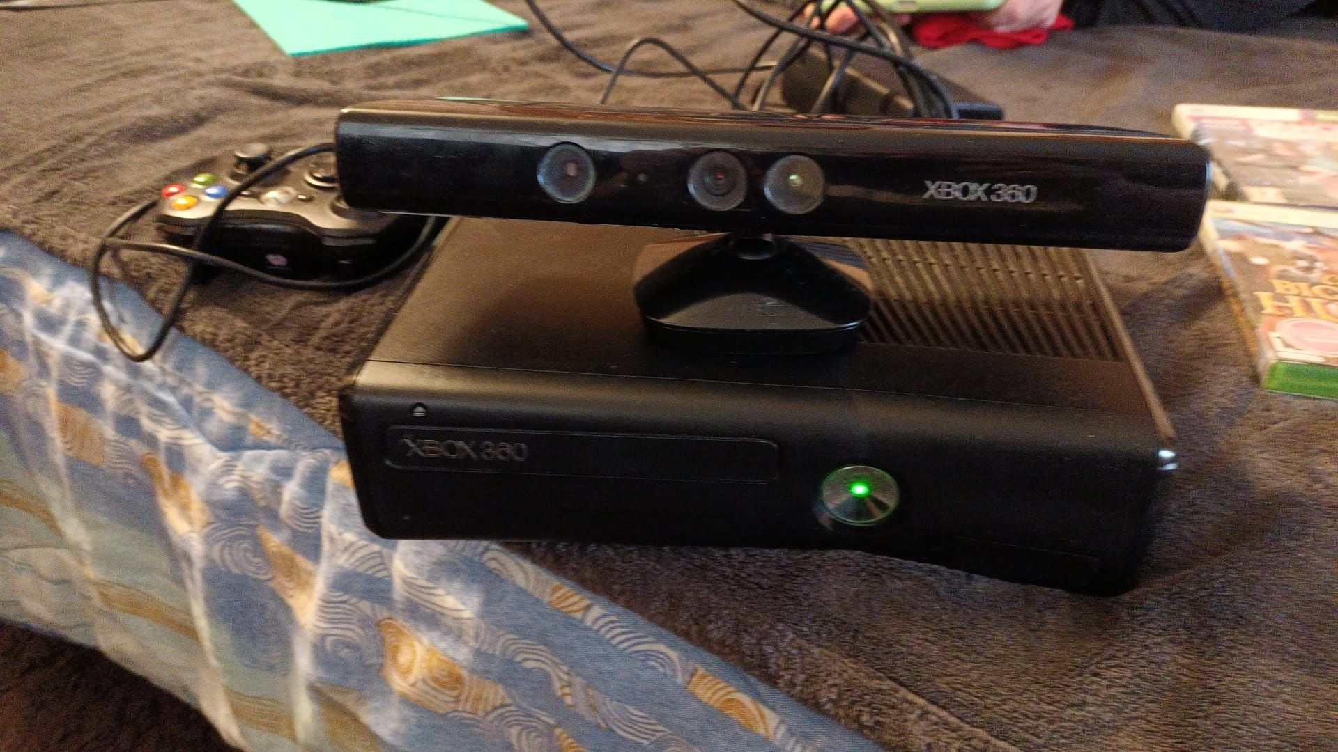 Xbox 360 Slim cu camera Kinect