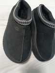 Vând papuci UGG negru nou nouți.